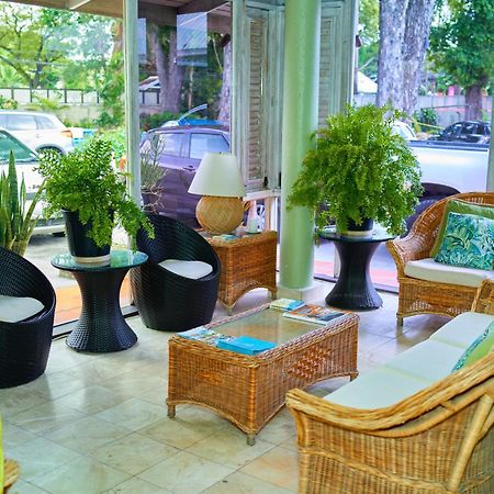 Tropical Sunset Beach Apartment Hotel Saint James Exterior foto