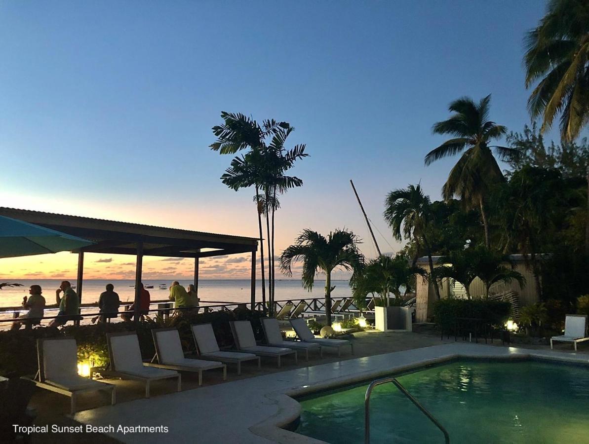 Tropical Sunset Beach Apartment Hotel Saint James Exterior foto
