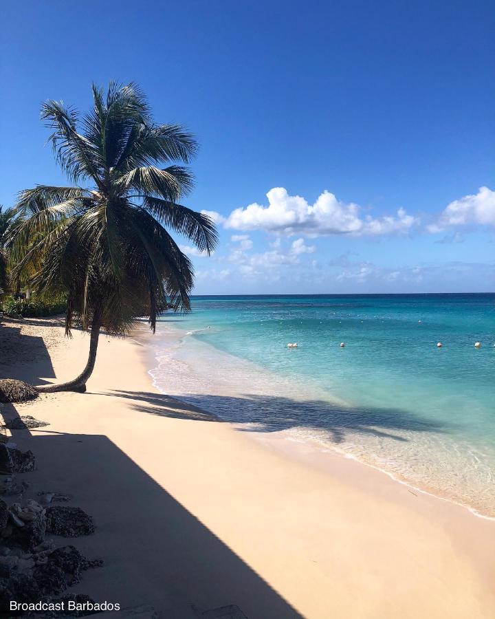 Tropical Sunset Beach Apartment Hotel Saint James Exterior foto