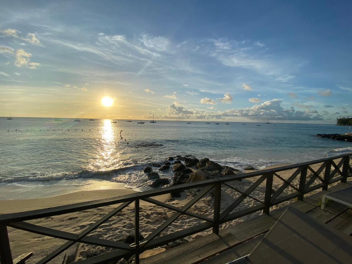 Tropical Sunset Beach Apartment Hotel Saint James Exterior foto