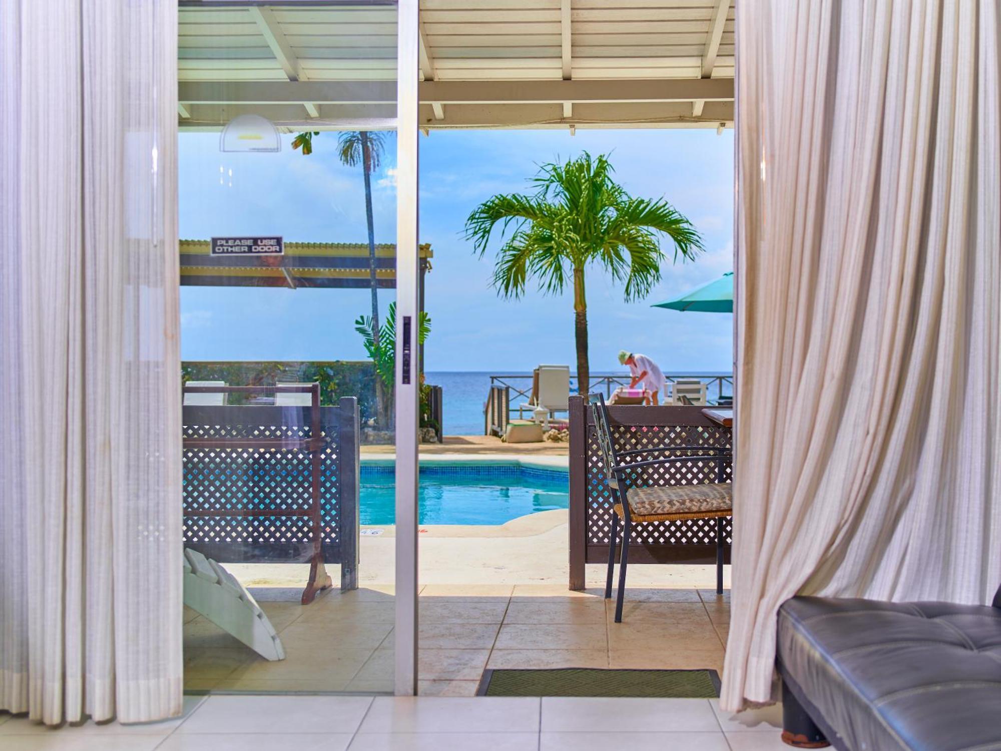 Tropical Sunset Beach Apartment Hotel Saint James Exterior foto