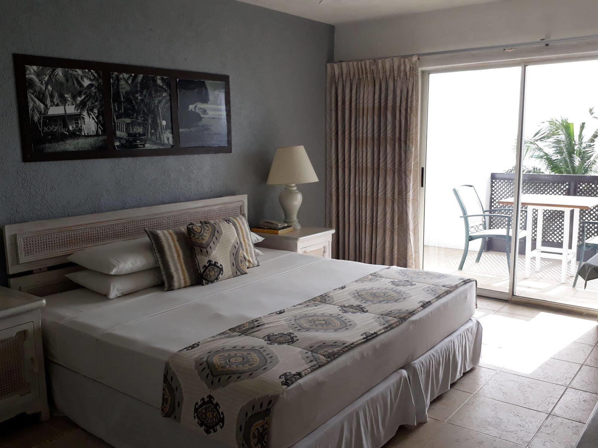 Tropical Sunset Beach Apartment Hotel Saint James Exterior foto