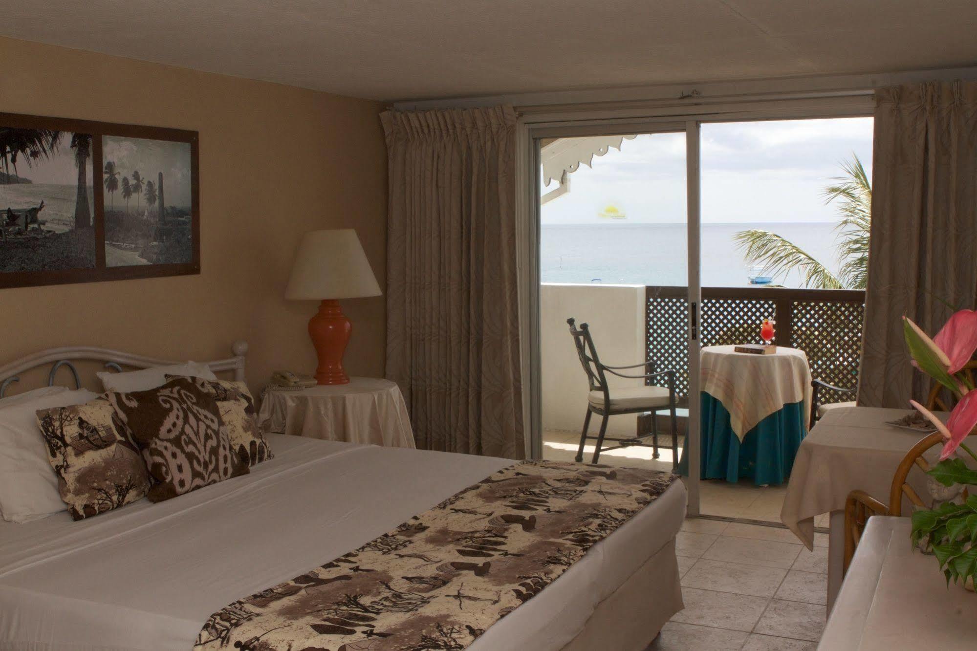 Tropical Sunset Beach Apartment Hotel Saint James Exterior foto