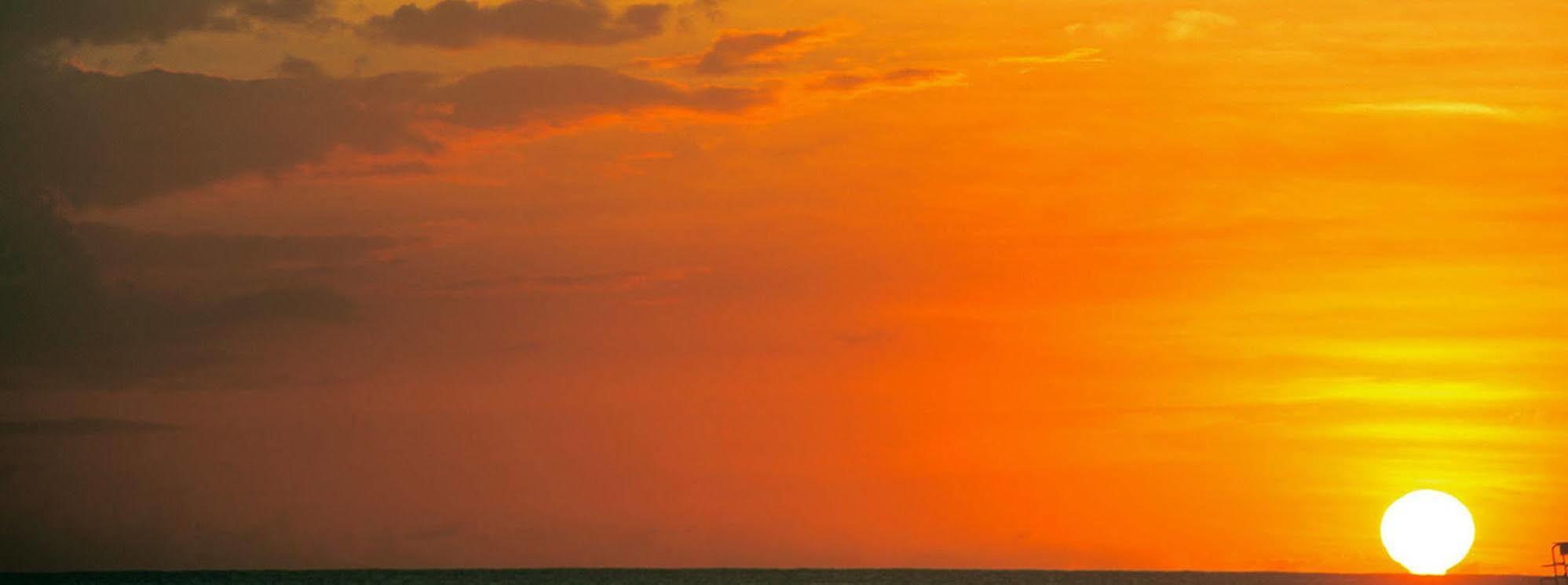 Tropical Sunset Beach Apartment Hotel Saint James Exterior foto
